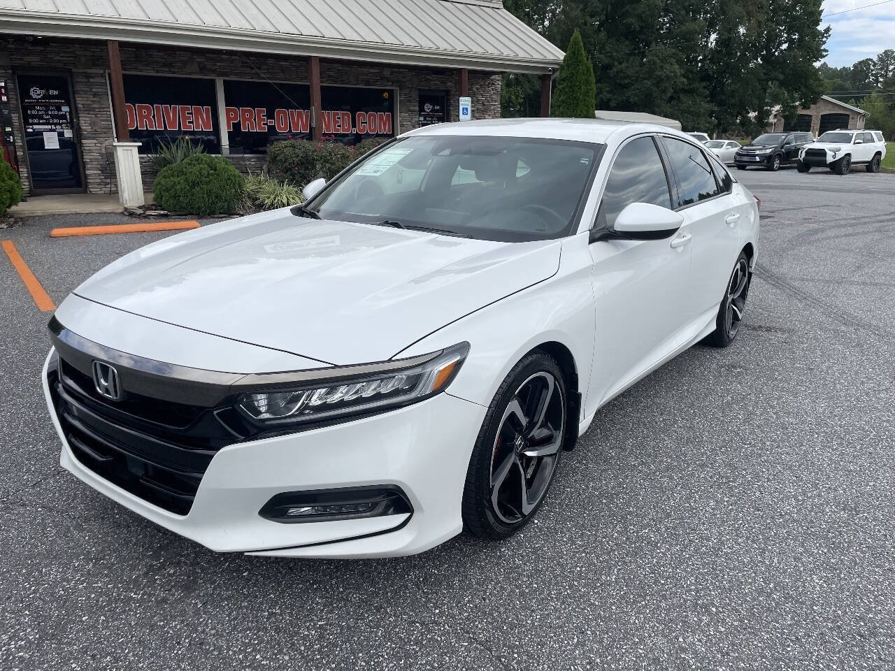 Used 2018 Honda Accord Sport image 4