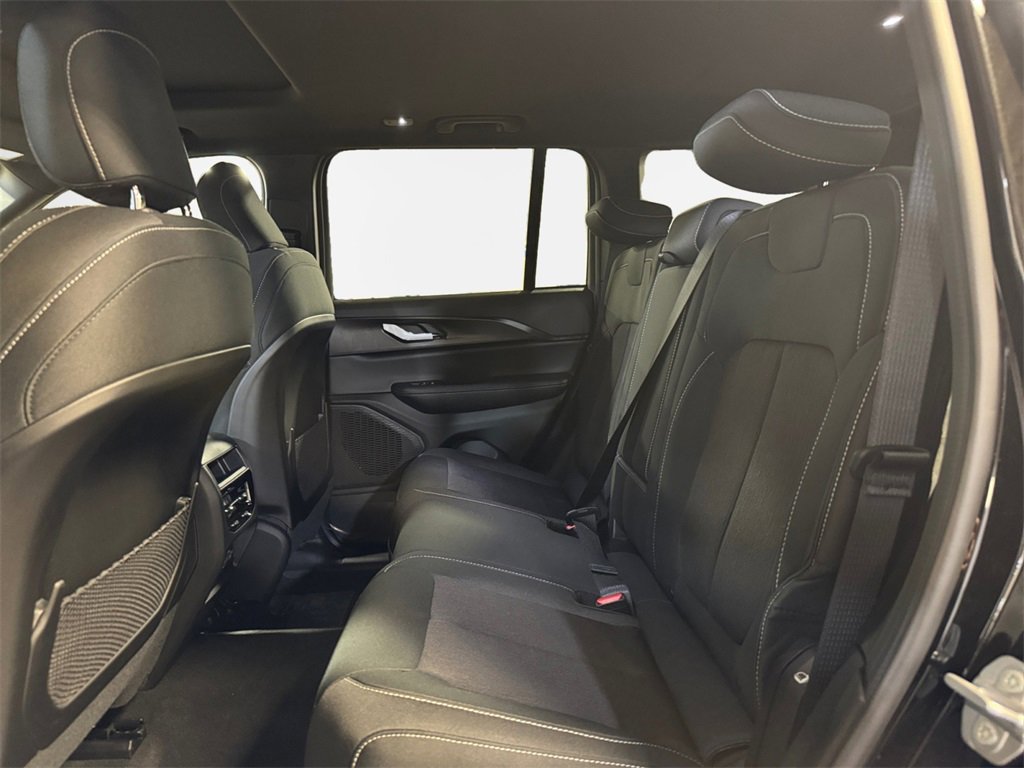 New 2025 Jeep Grand Cherokee Laredo X w/ Luxury Tech Group I image 24