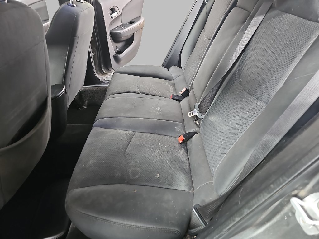 Used 2011 Chrysler 200 Touring FWD image 17