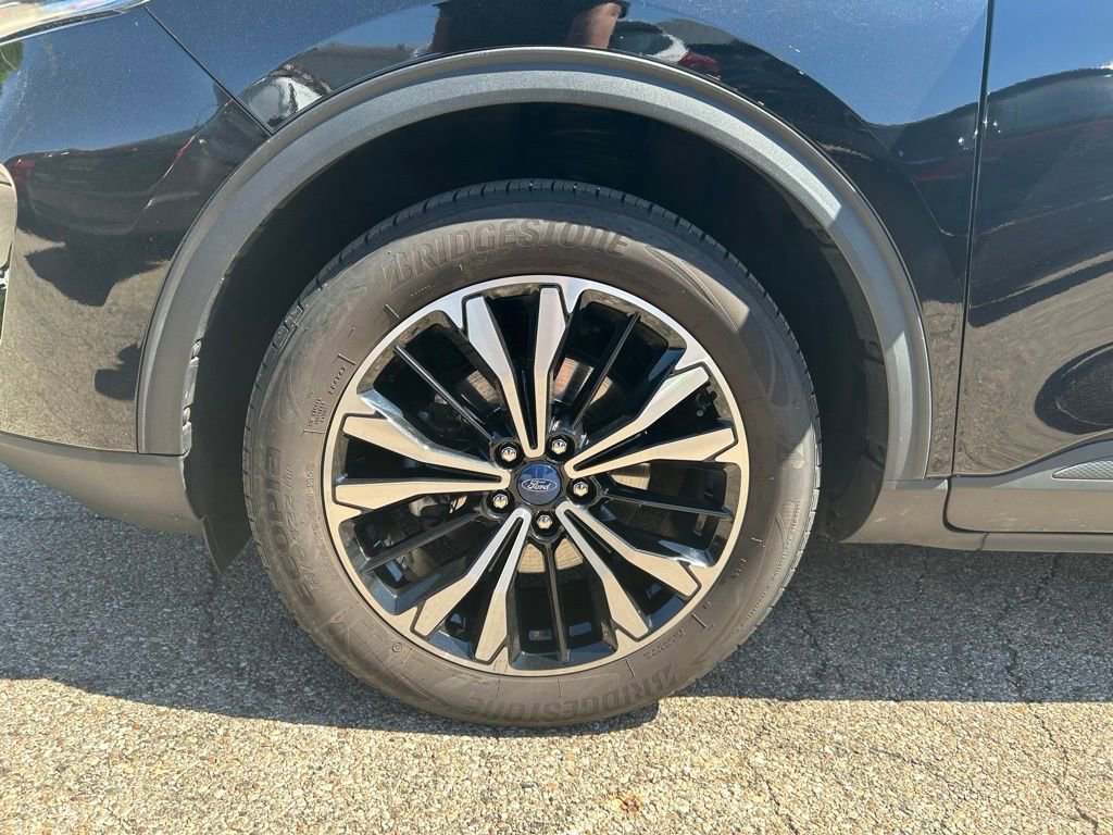 Used 2022 Ford Escape SE w/ SE Sport Appearance Package AWD/4WD image 12