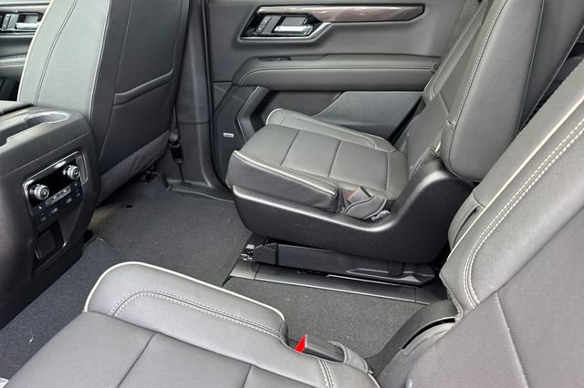 New 2026 GMC Yukon Elevation w/ Elevation Premium Package AWD/4WD image 13
