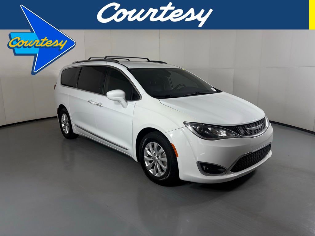 Used 2019 Chrysler Pacifica Touring-L image 1