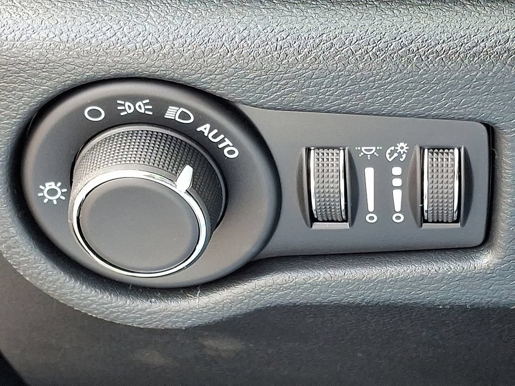 New 2026 Chrysler Voyager LX FWD image 18