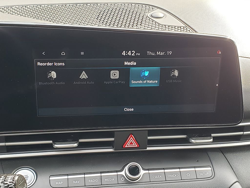 Used 2021 Hyundai Elantra Limited image 25