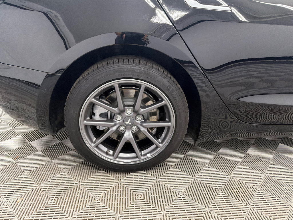 Used 2020 Tesla Model 3 Standard Range Plus RWD image 14