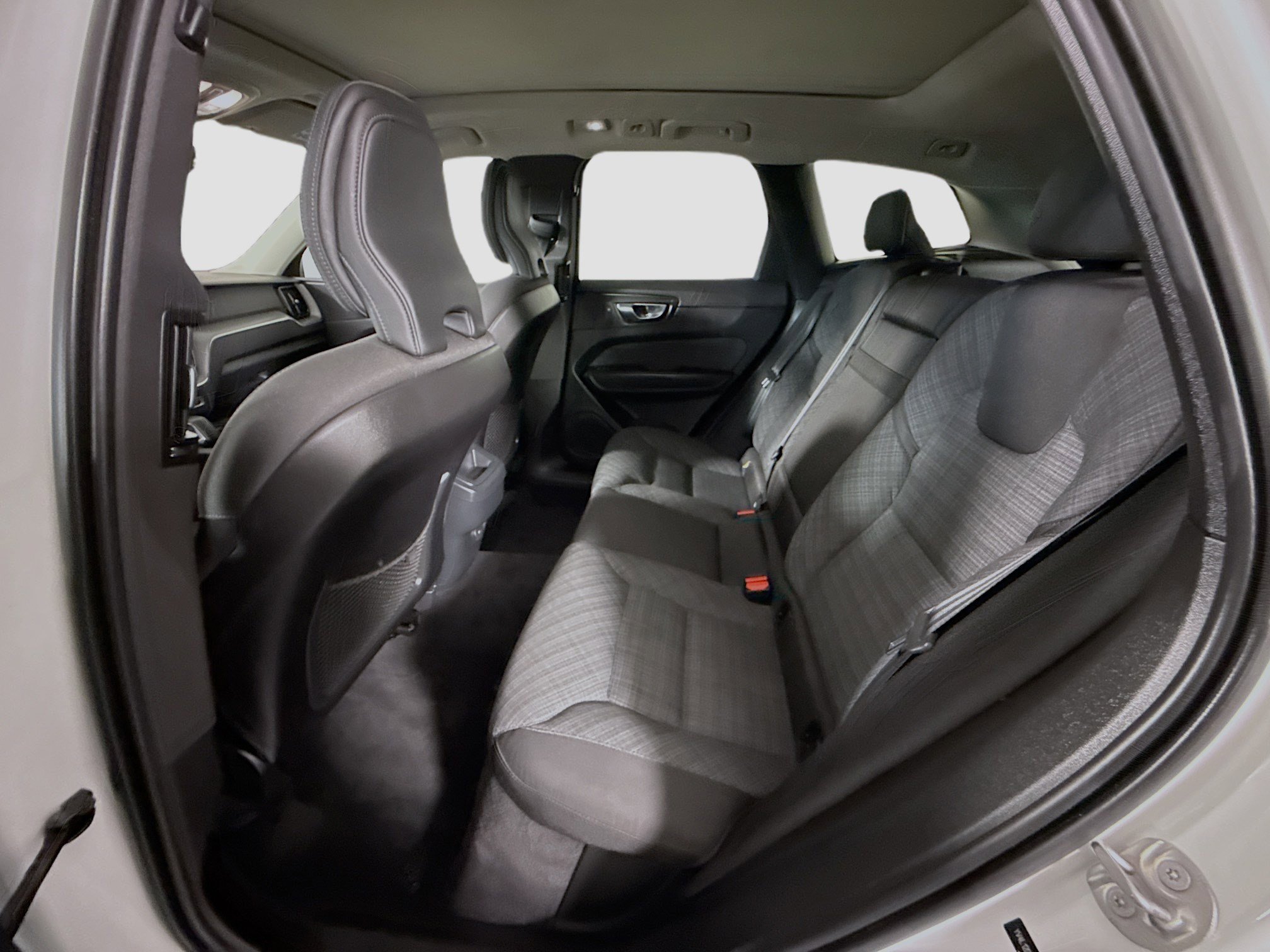 Used 2023 Volvo XC60 B5 Core FWD image 25