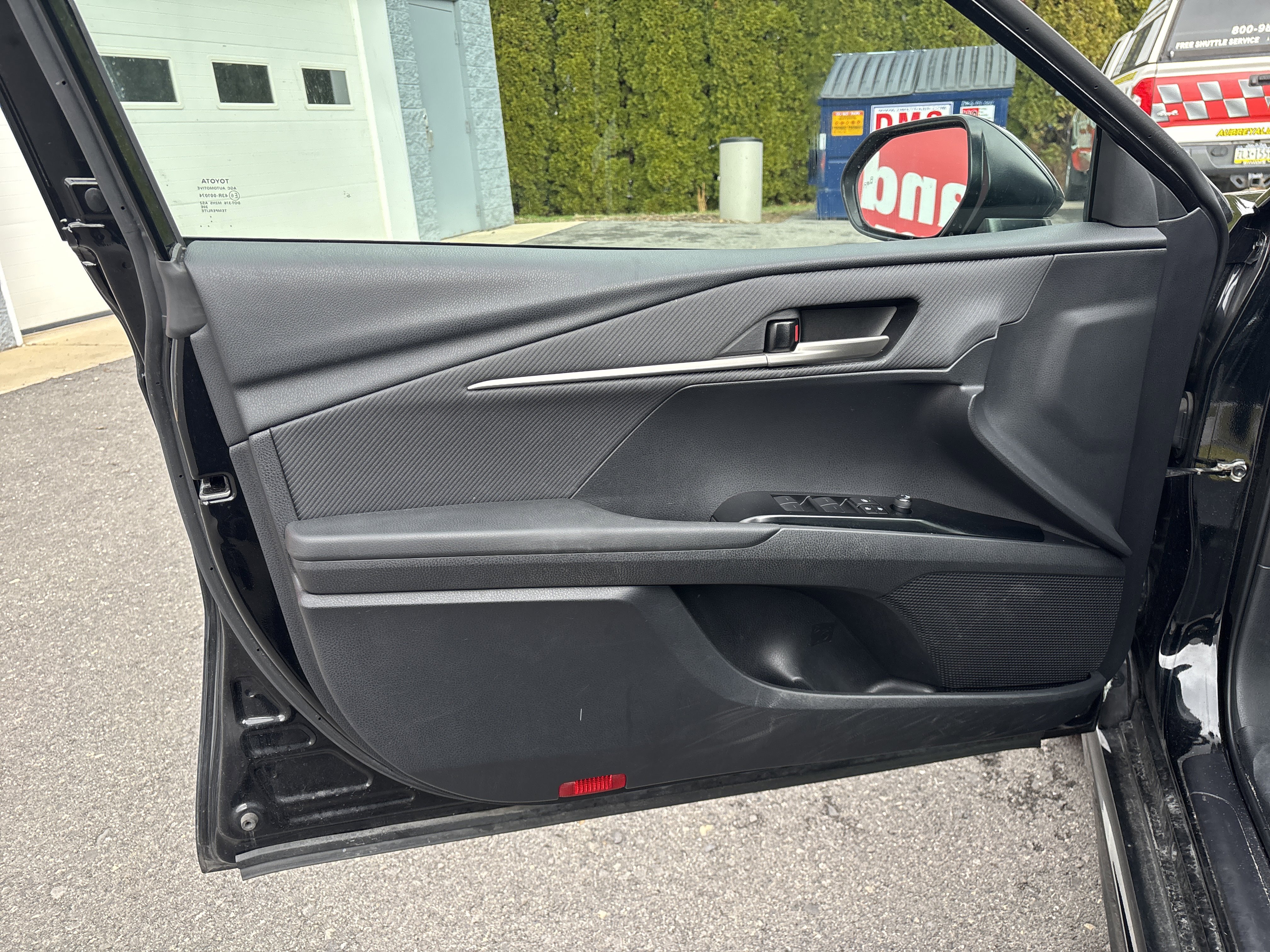 Used 2025 Toyota Camry SE FWD image 16