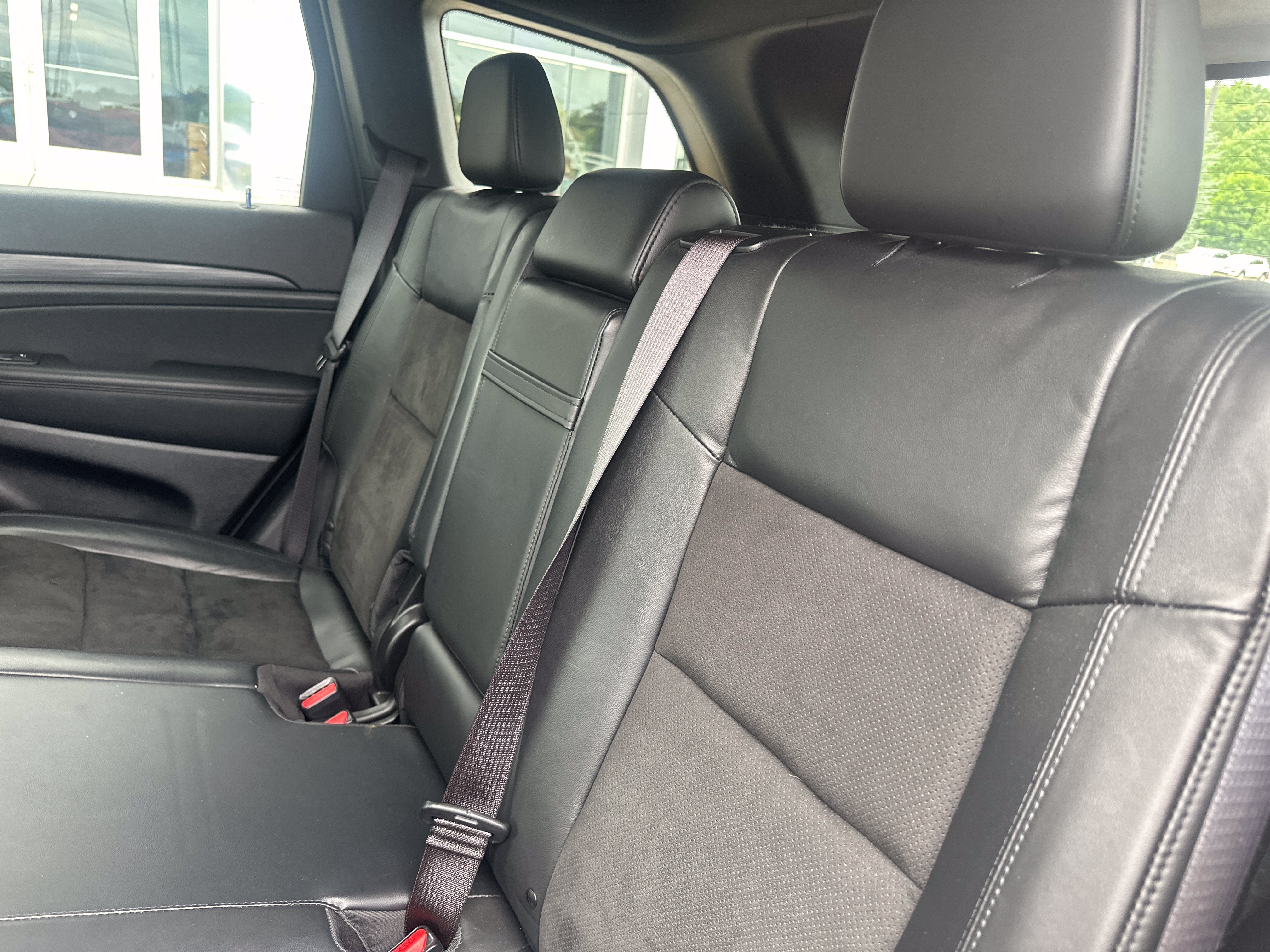 Used 2022 Jeep Grand Cherokee Laredo X AWD/4WD image 21