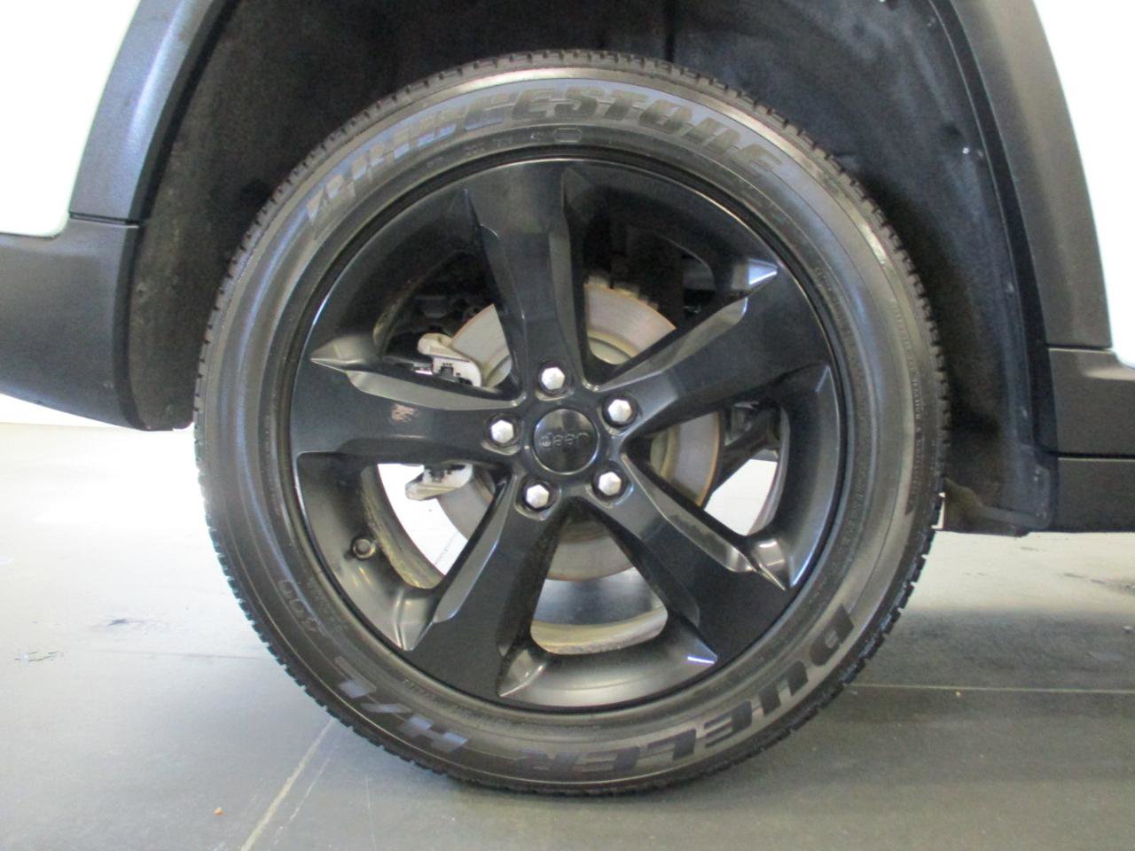 Used 2023 Jeep Grand Cherokee Altitude AWD/4WD image 25