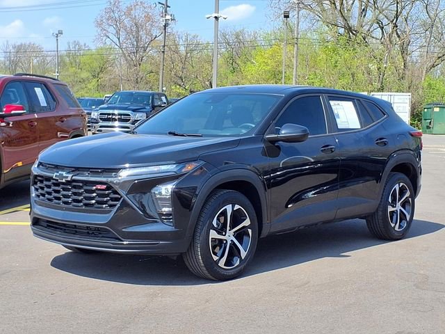 Used 2024 Chevrolet Trax RS w/ Driver Confidence Package FWD image 1