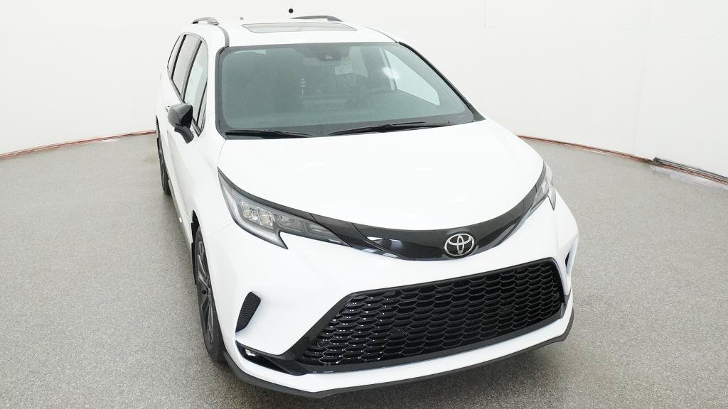 New 2026 Toyota Sienna XSE FWD image 17