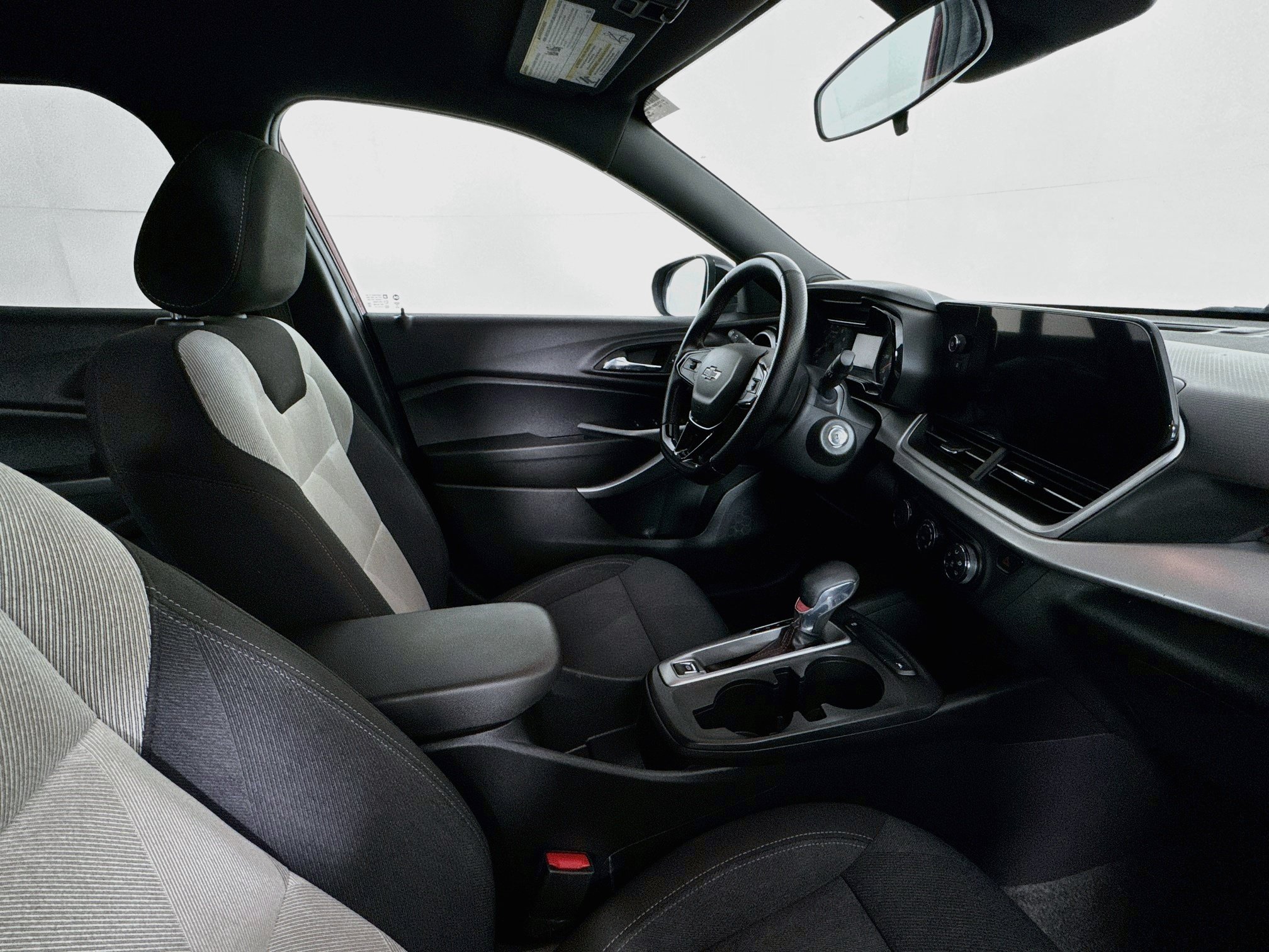 Used 2024 Chevrolet Trax RS FWD image 26