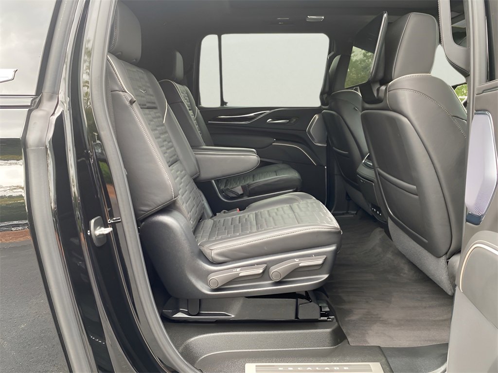 Certified 2024 Cadillac Escalade ESV V w/ Heavy-Duty Trailer Package image 15