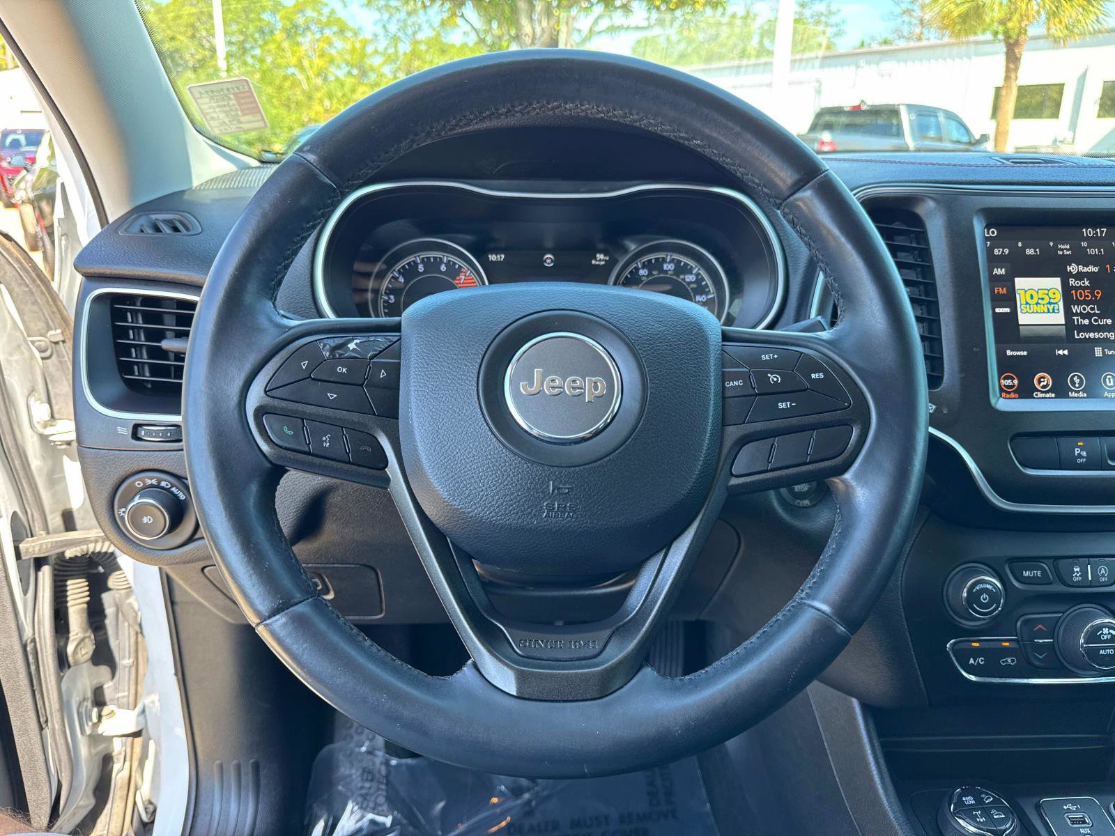 Used 2019 Jeep Cherokee Trailhawk AWD/4WD image 28