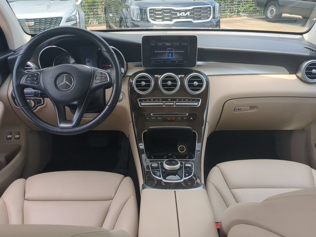 Used 2019 Mercedes-Benz GLC 350e 4MATIC image 2