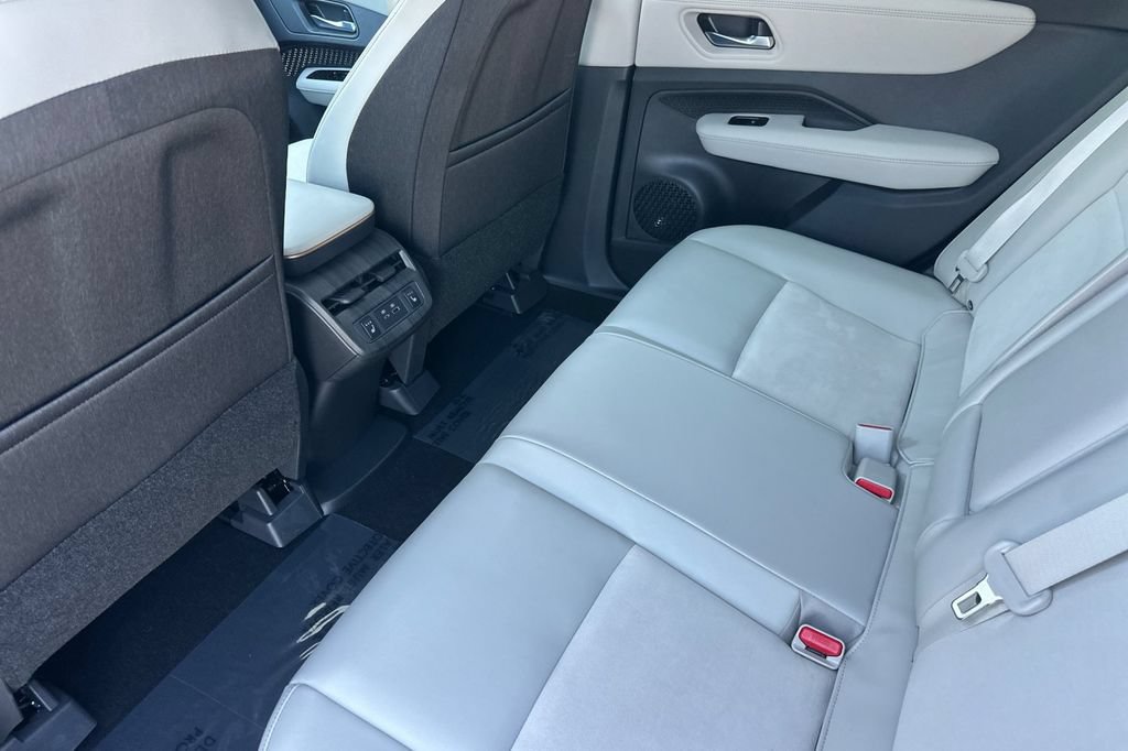 Used 2024 Nissan Ariya FWD image 11