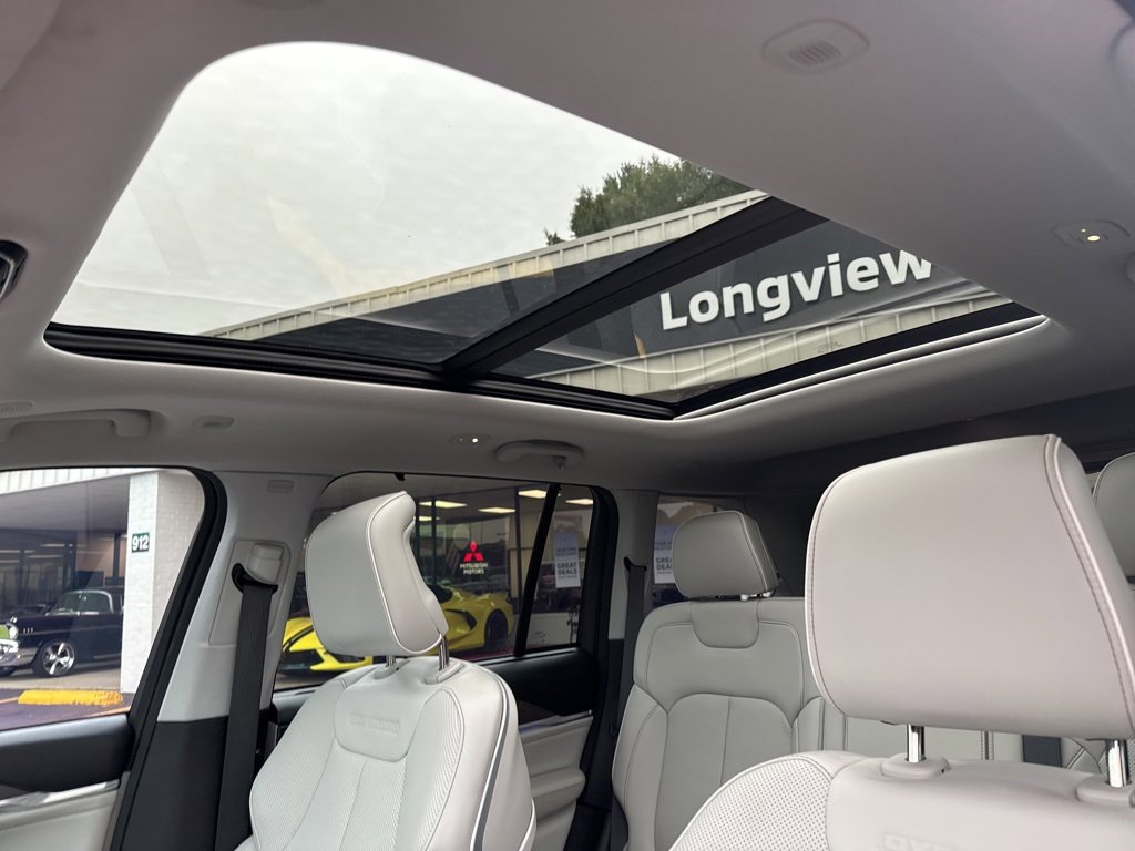 Used 2022 Jeep Grand Cherokee Overland w/ Luxury Tech Group IV image 21