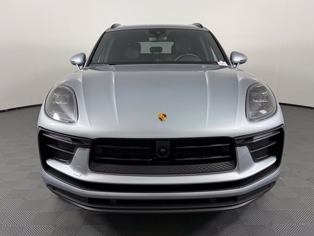 Certified 2025 Porsche Macan AWD/4WD image 10