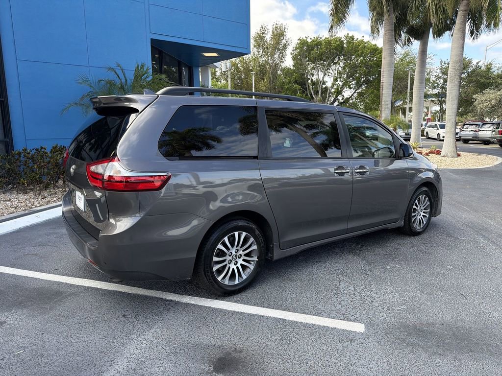 Used 2019 Toyota Sienna XLE w/ XLE Navigation Package FWD image 8