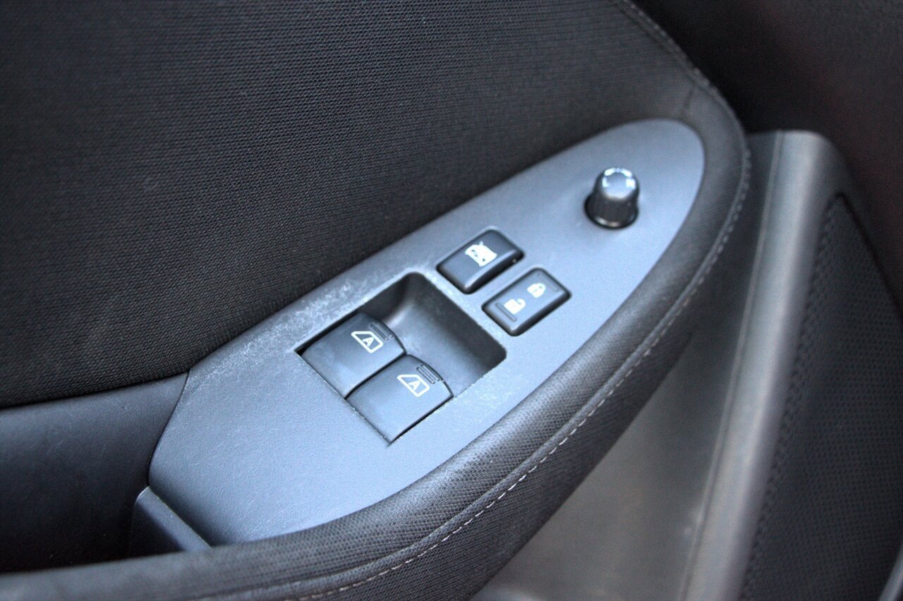 Used 2019 Nissan 370Z Coupe RWD image 16