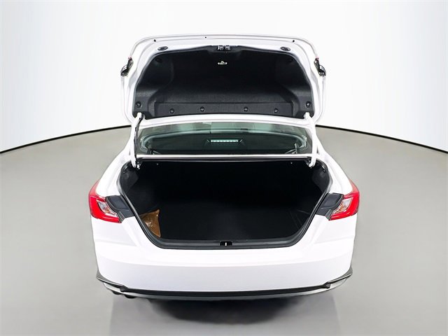 Used 2025 Toyota Camry SE image 28