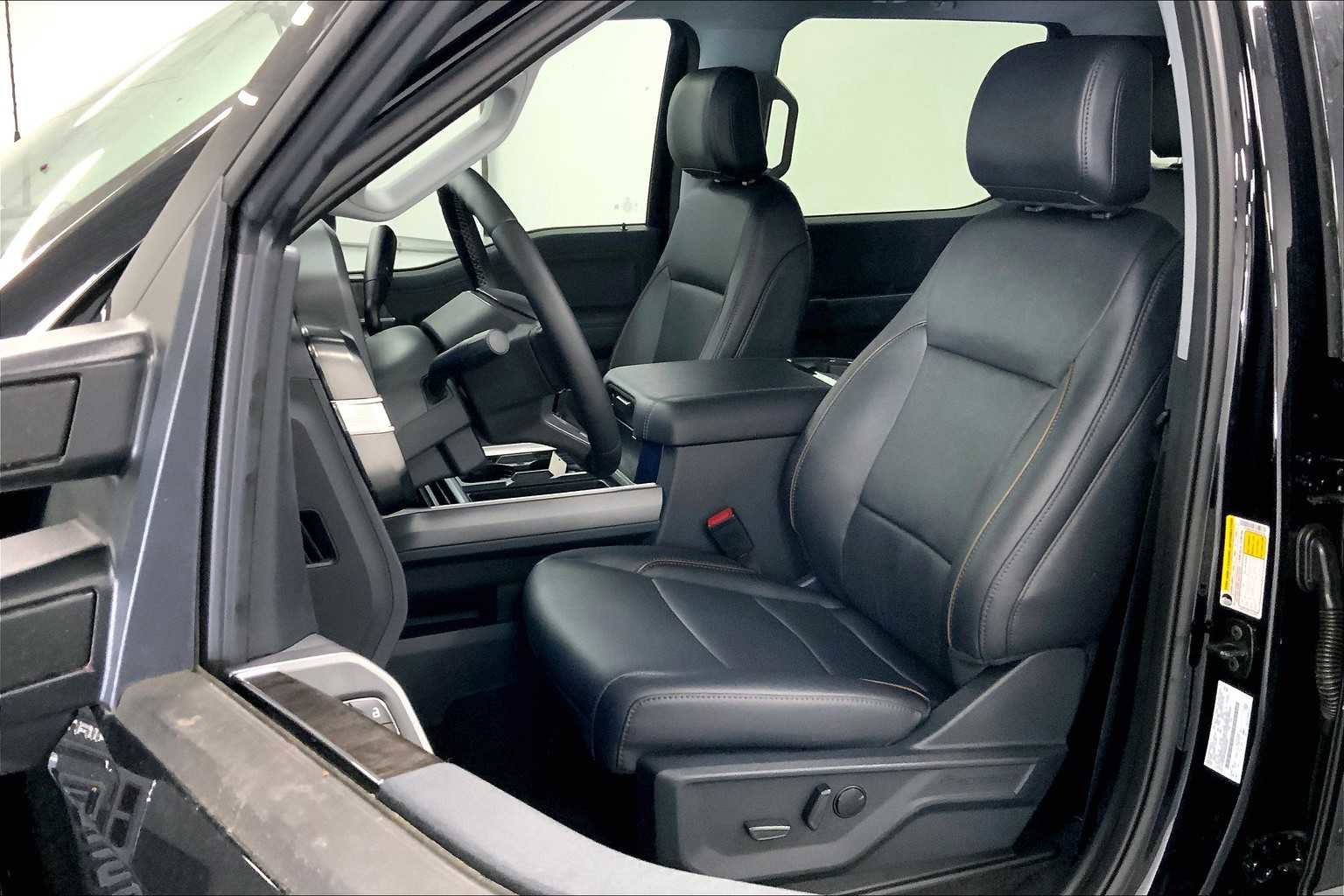 New 2025 Ford F250 Lariat w/ Lariat Ultimate Package image 8