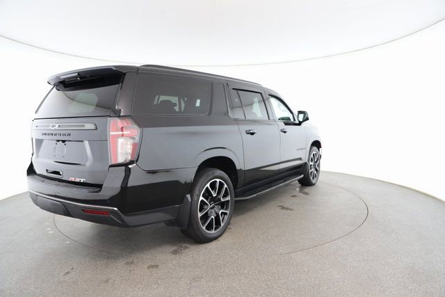 Used 2022 Chevrolet Suburban RST w/ Luxury Package image 17