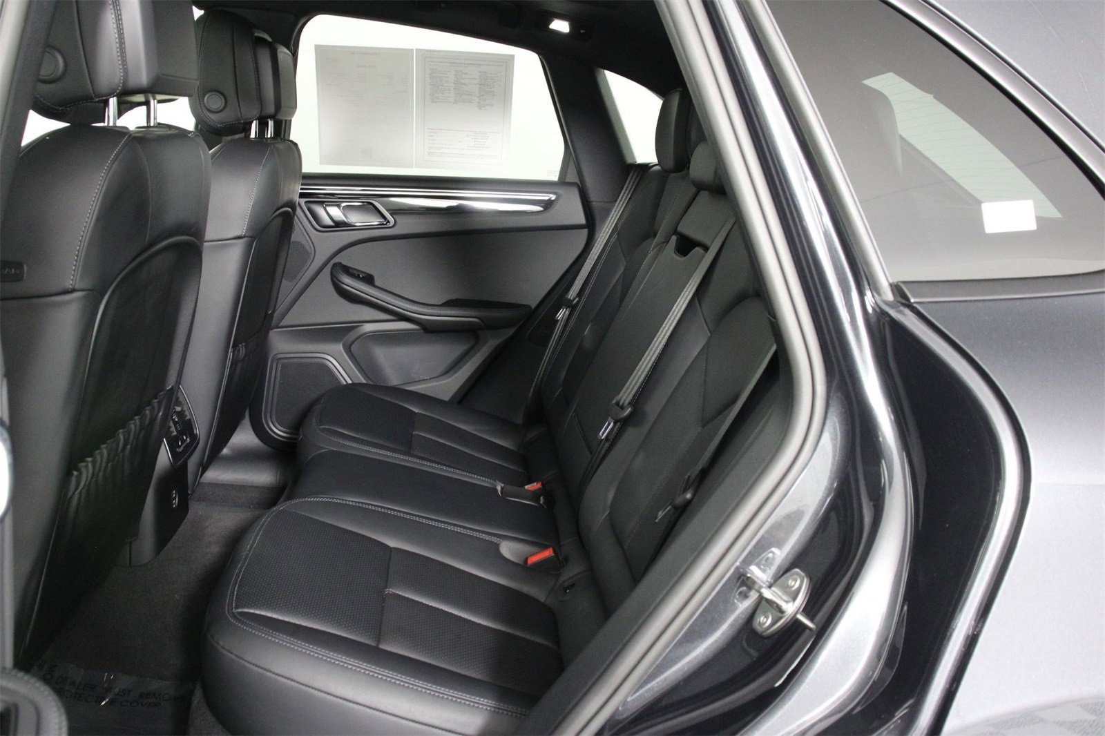Used 2025 Porsche Macan image 33