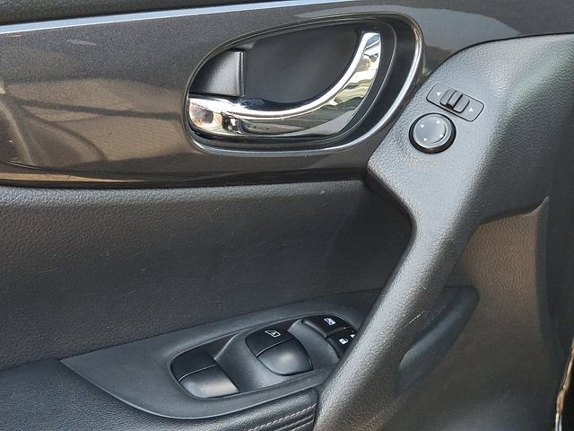 Used 2020 Nissan Rogue SV AWD/4WD image 13