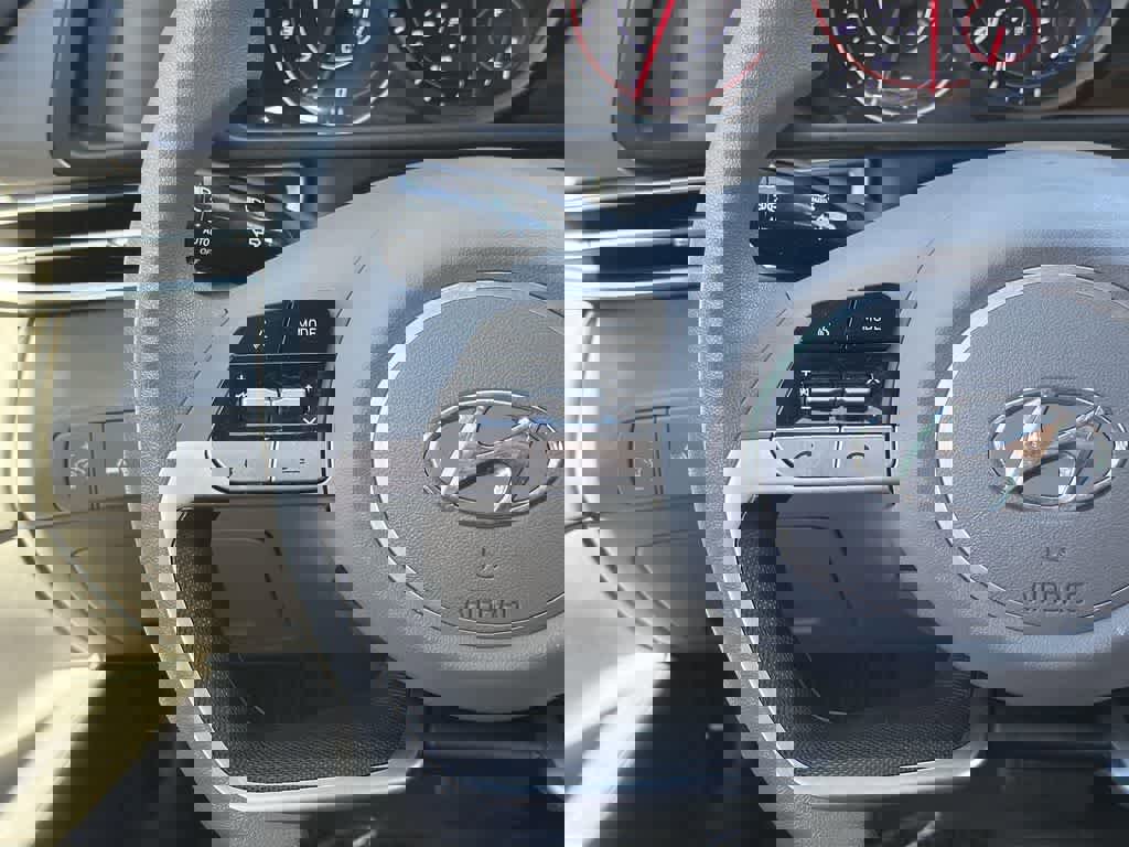 Used 2023 Hyundai Elantra SEL w/ Cargo Package image 13