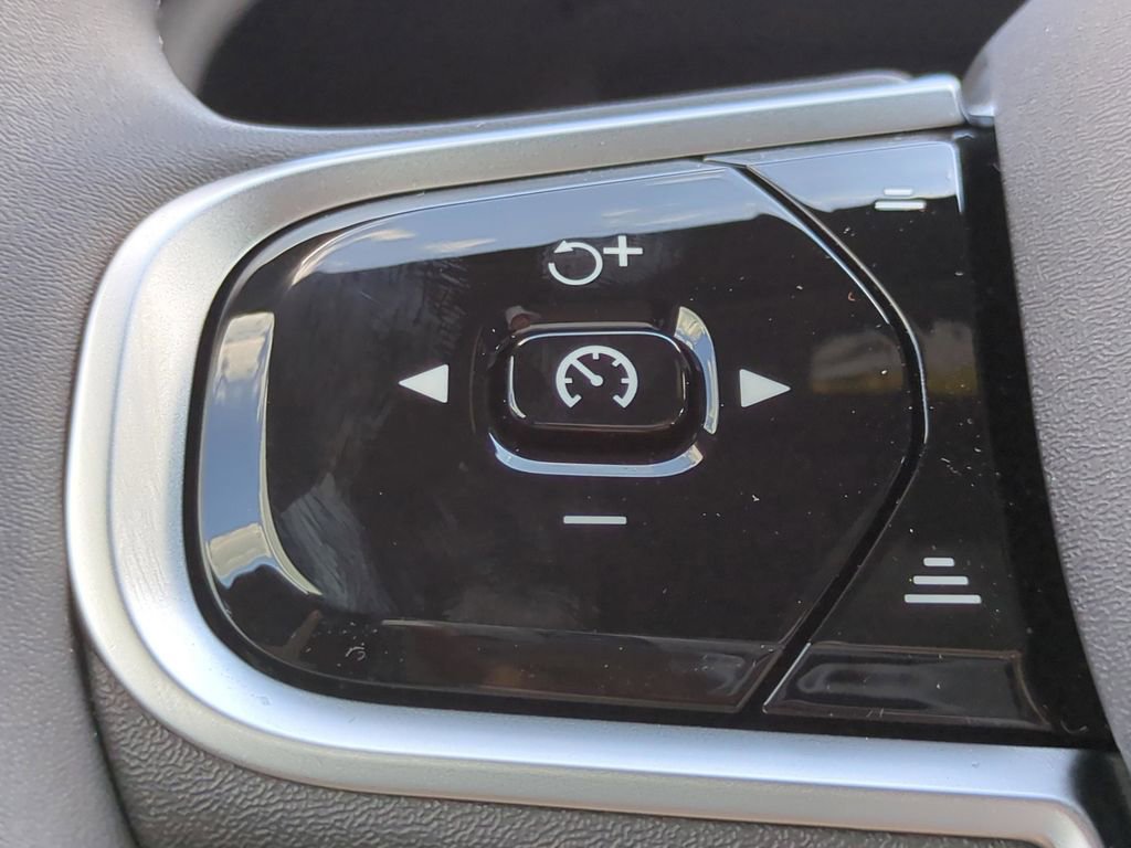 New 2026 Volvo XC60 B5 Plus AWD/4WD image 19