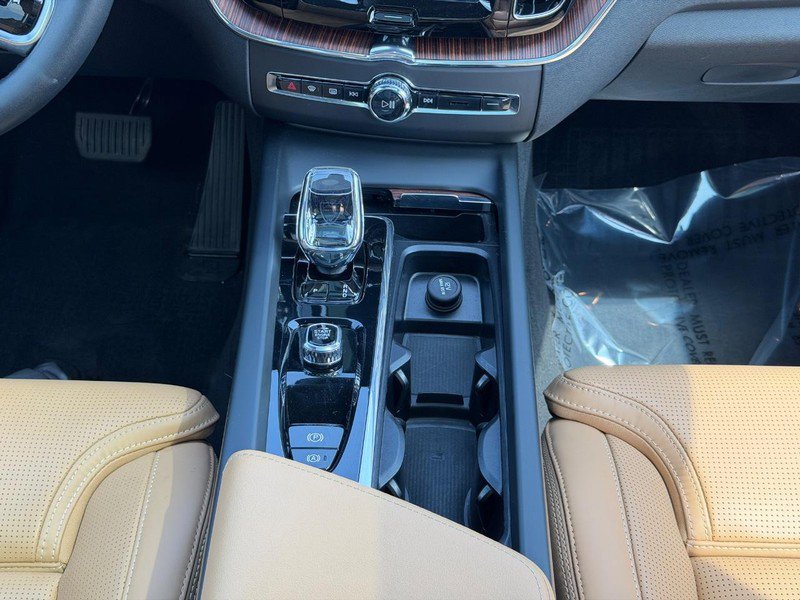 Used 2023 Volvo XC60 B5 Ultimate w/ Climate Package AWD/4WD image 15