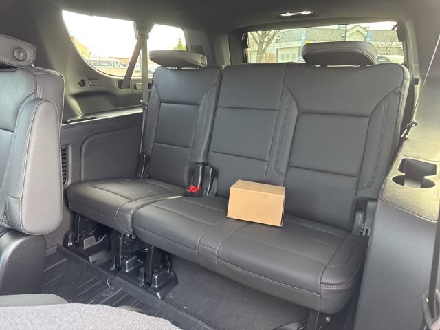 New 2026 Chevrolet Suburban High Country AWD/4WD image 17