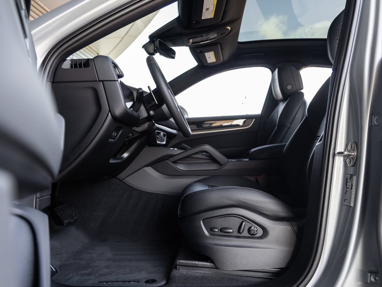 New 2026 Porsche Cayenne Coupe AWD/4WD image 25