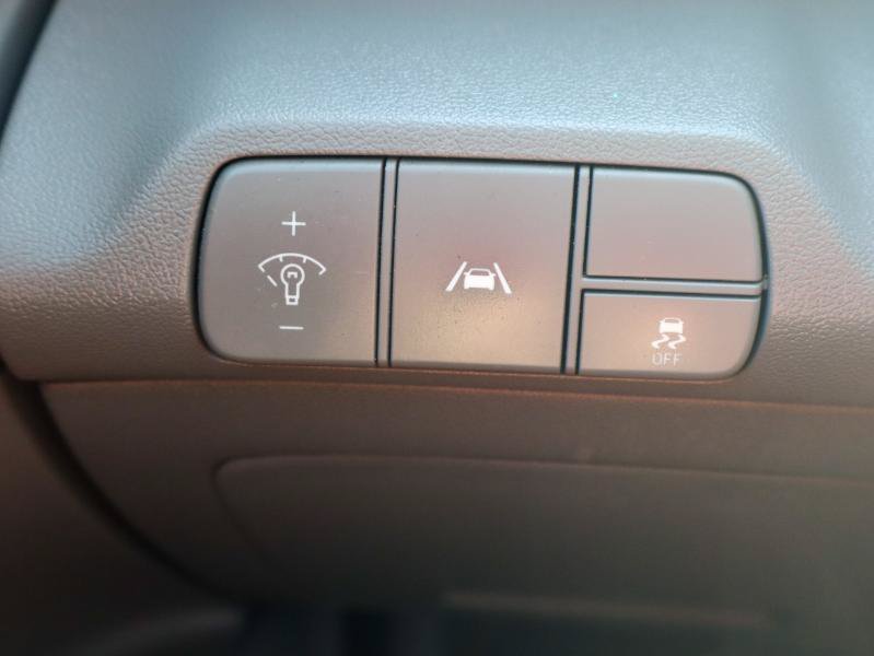 Used 2023 Hyundai Elantra SEL w/ Convenience Package FWD image 21
