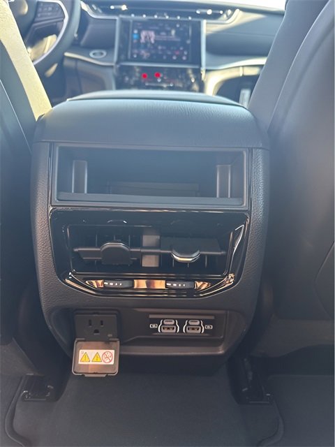 New 2025 Jeep Grand Cherokee Altitude image 28
