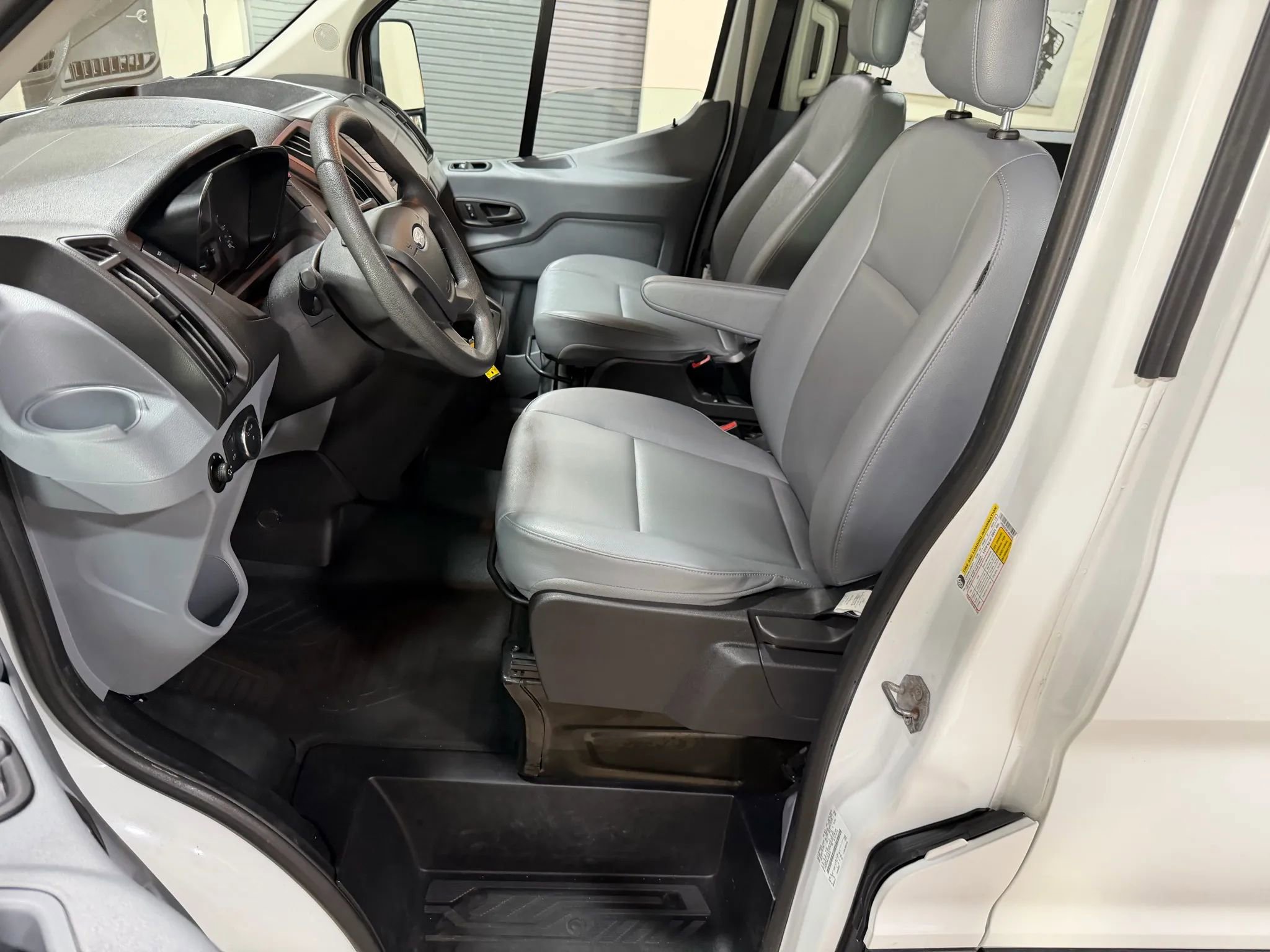 Used 2018 Ford Transit 350 XL image 41