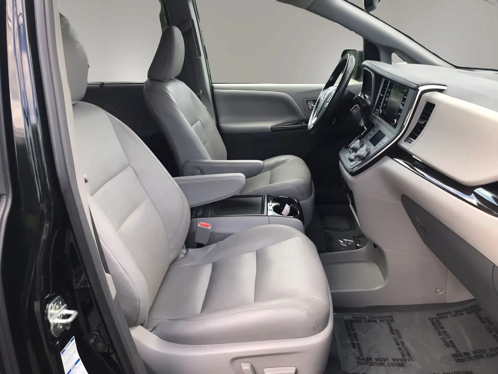 Used 2019 Toyota Sienna XLE AWD/4WD image 46
