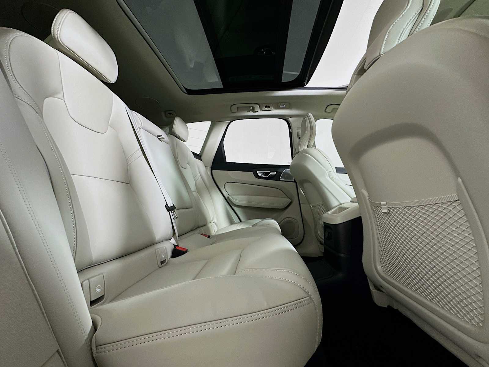 New 2026 Volvo XC60 T8 Ultra w/ Protection Package image 24