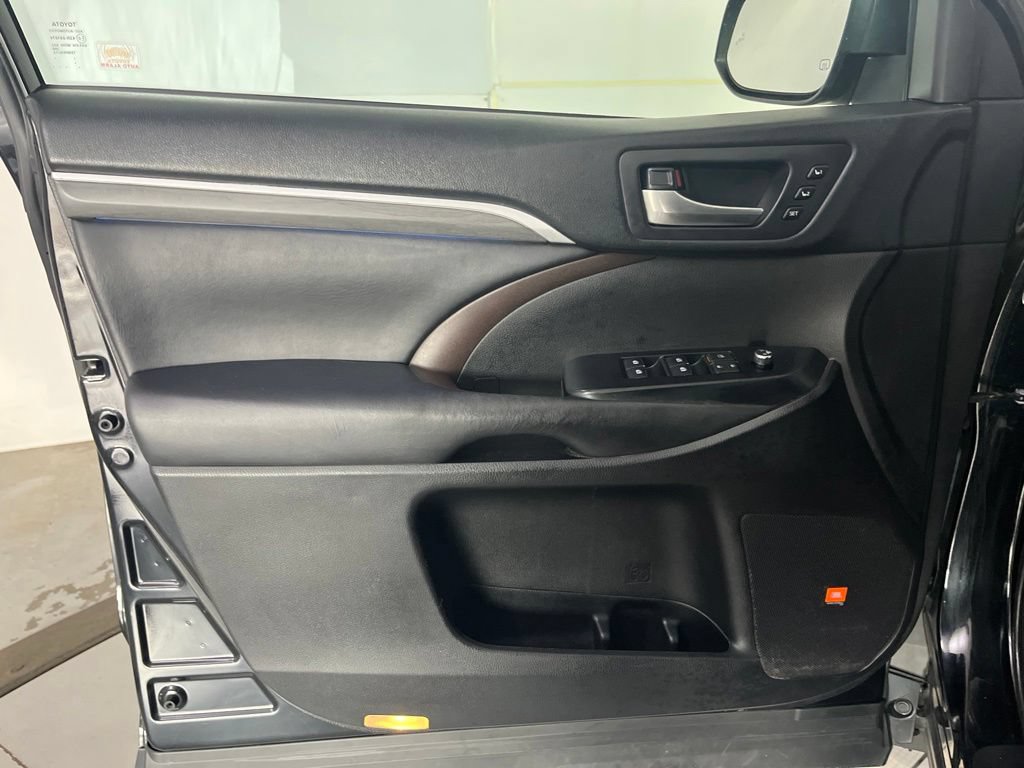 Used 2019 Toyota Highlander Limited AWD/4WD image 27