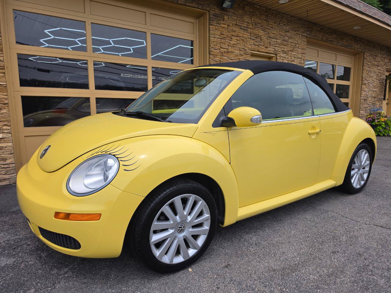 Used 2008 Volkswagen Beetle SE FWD image 60