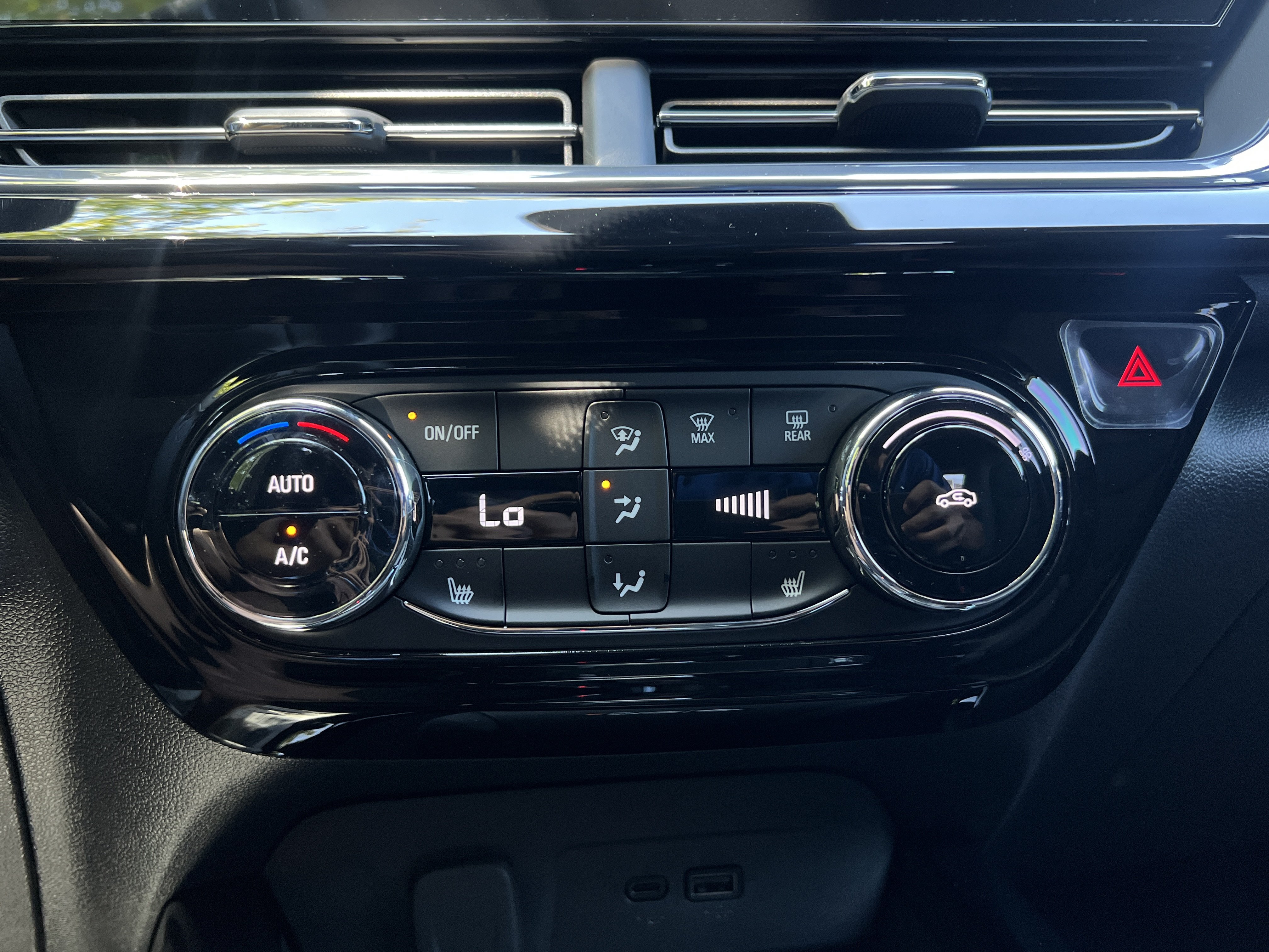 New 2026 Chevrolet Trax RS w/ Sunroof Package FWD image 27