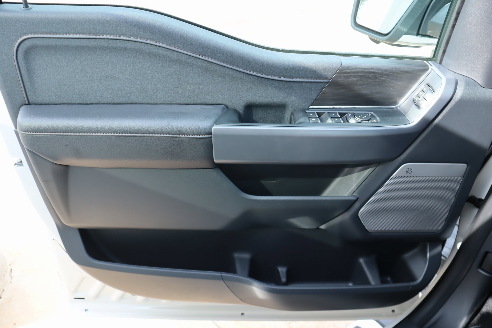 New 2025 Ford F150 Lariat w/ Equipment Group 502A High image 18