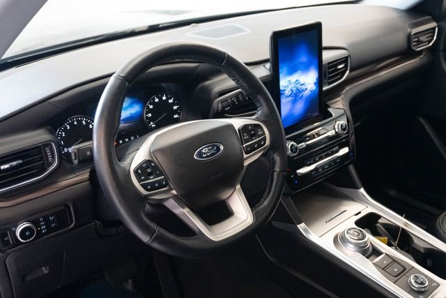 Used 2022 Ford Explorer Limited w/ Limited Technology Package AWD/4WD image 3