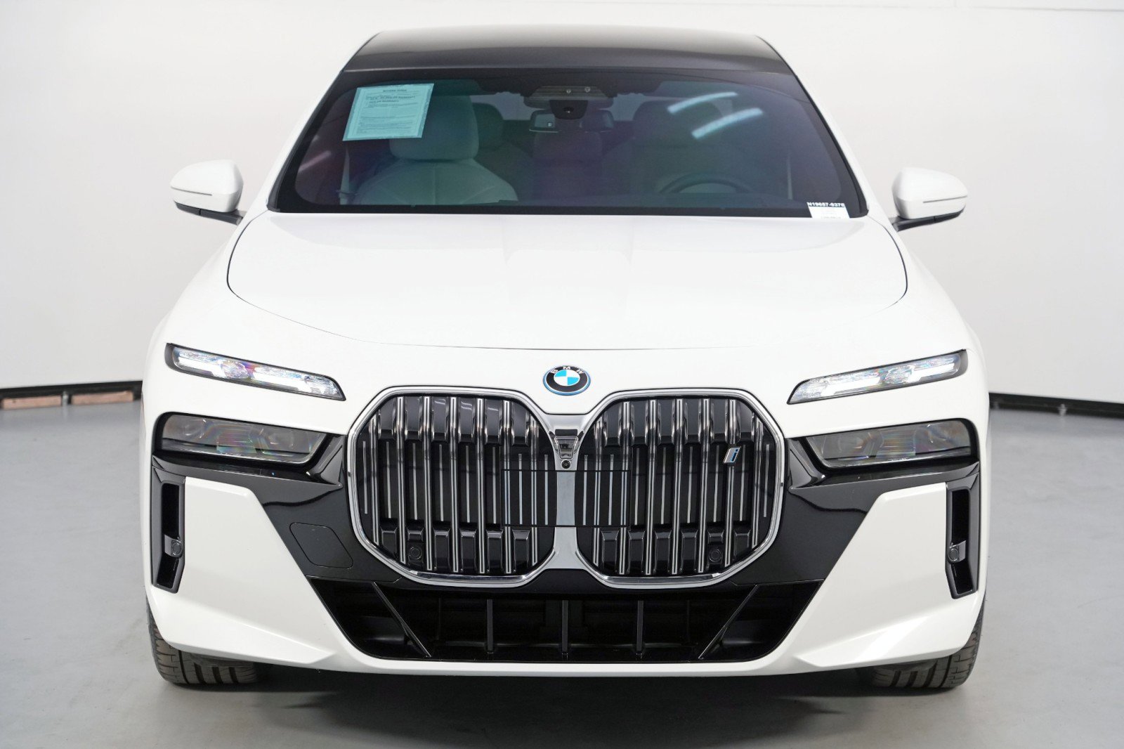 Used 2023 BMW i7 xDrive60 w/ Executive Package 2 image 62