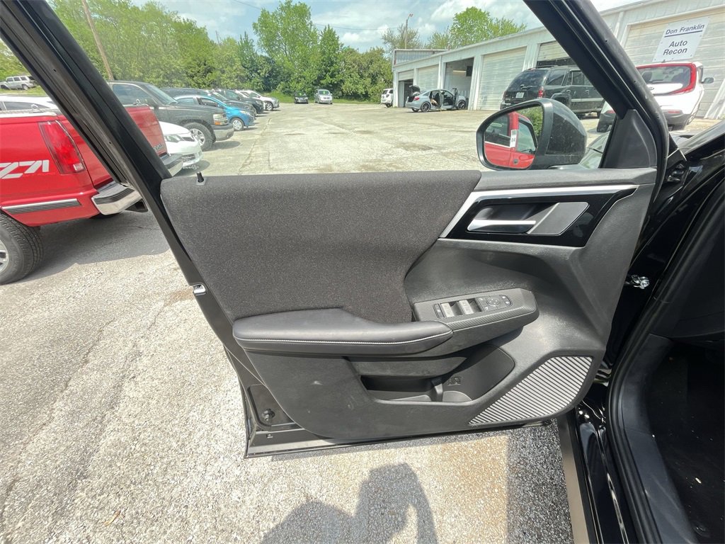 New 2025 Mitsubishi Outlander ES image 13