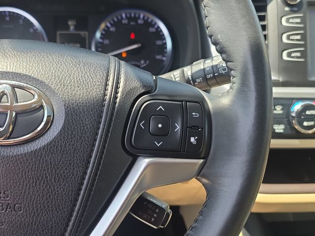 Used 2014 Toyota Highlander XLE AWD/4WD image 19