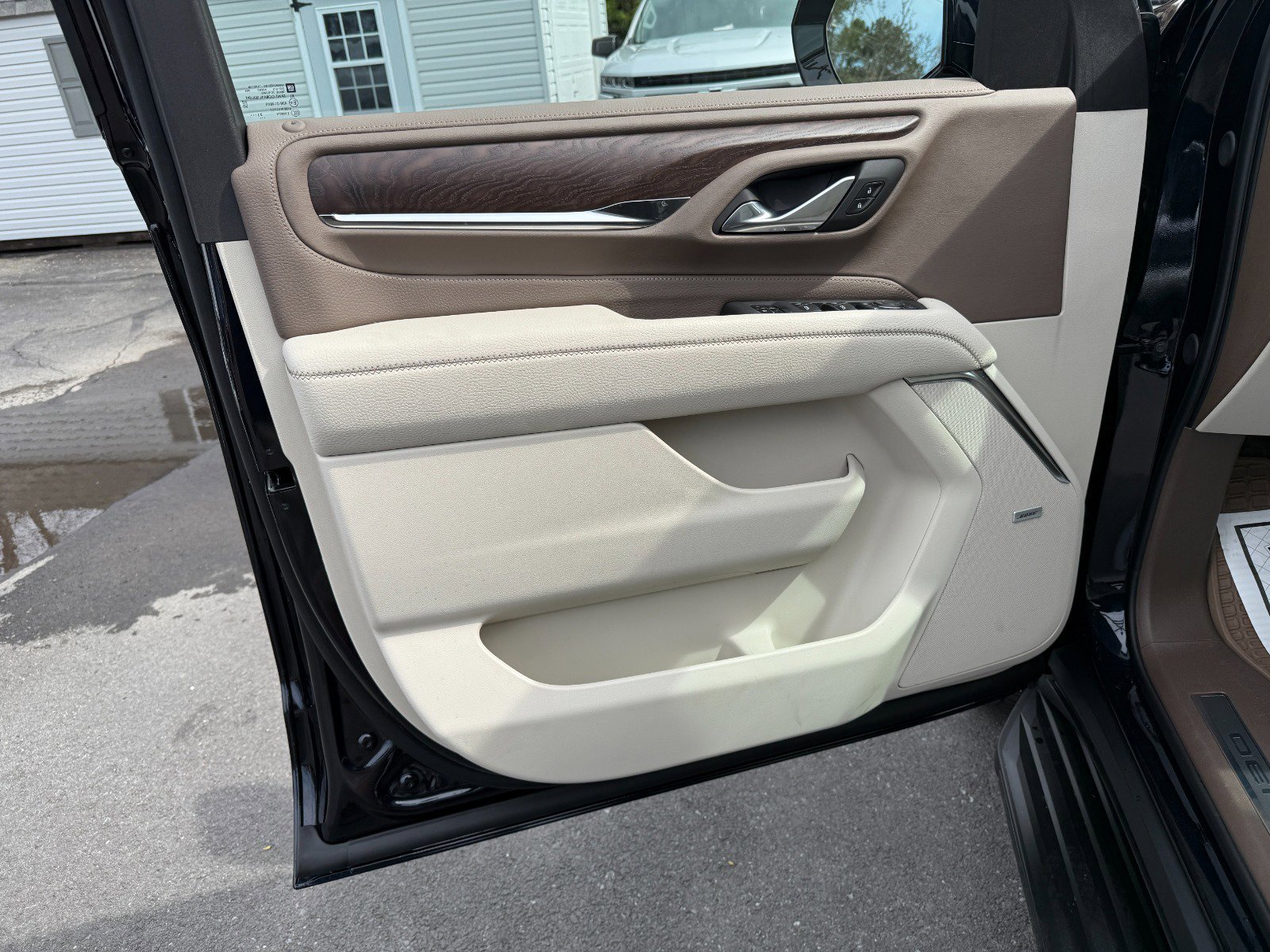Used 2024 GMC Yukon Denali AWD/4WD image 16