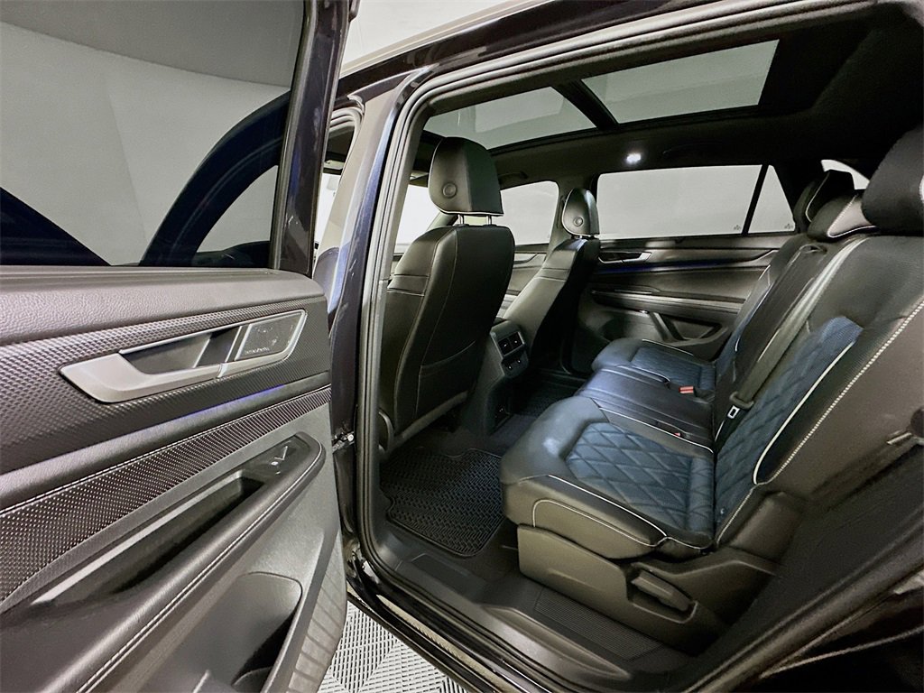 Used 2024 Volkswagen Atlas Cross Sport SEL Premium R-Line image 18