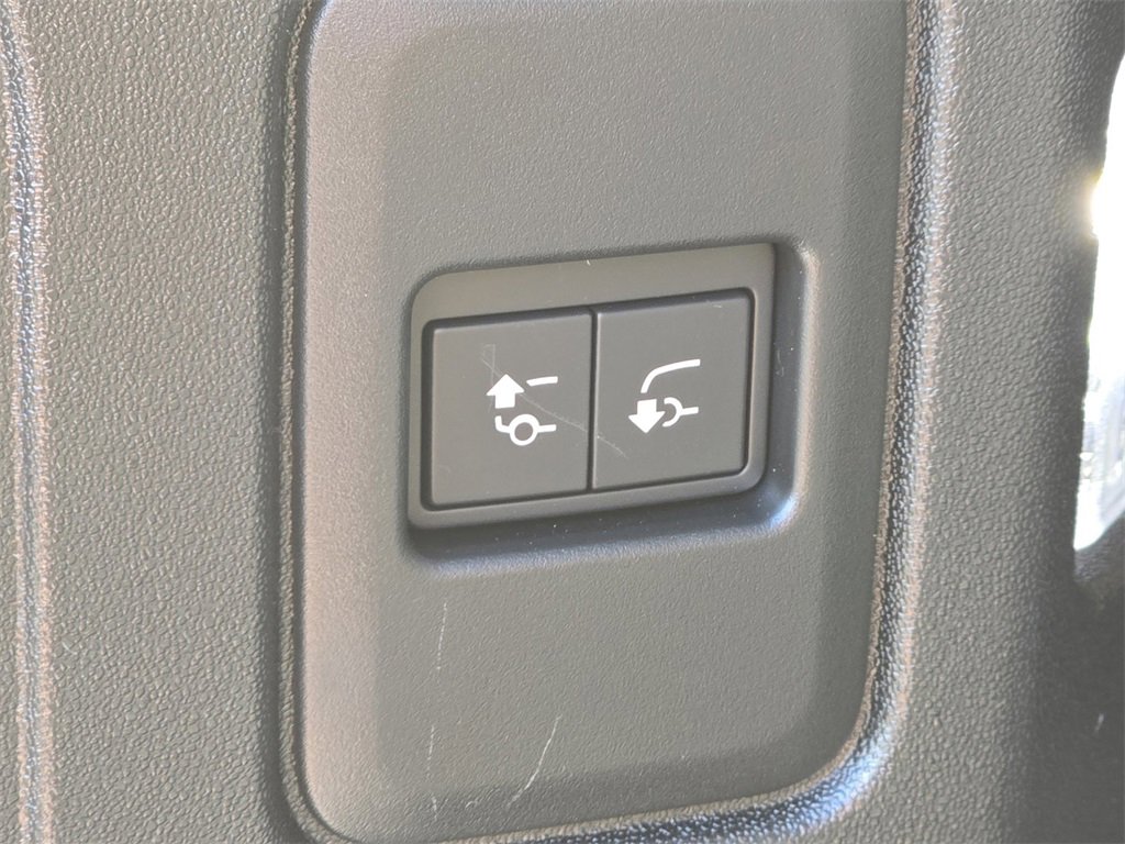 New 2025 Land Rover Defender 110 S image 18